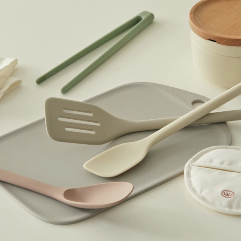 Crafted from food-grade silicone, - Image 3
